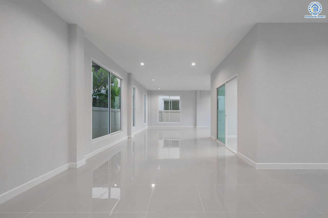 บ้านมือสองตกแต่งใหม่ โครงการ เดอะเวอรีเดียนโฮม กาญจนาภิเษก เนื้อที่กว้าง 75 ตร.ว. ฟังก์ชัน 3 ห้องนอน 4 ห้องน้ำ 1 ห้องอเนกประสงค์ 1 ห้องแม่บ้าน จอดรถได้ 2 จอด บนทำเลดี ติดถนนกาญจนาภิเษก เชื่อมต่อถนนรัตนาธิเบศร์ ถนนนครอินทร์ ถนนกาญจนาภิเษก ใกล้รถไฟฟ้าสายสีม่วง "สถานีตลาดบางใหญ่" และจุดขึ้นทางด่วน "ศรีรัช"...